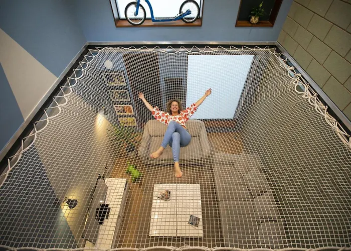 Hammock Heights! Hot Tub, Private Garage, Citycentre