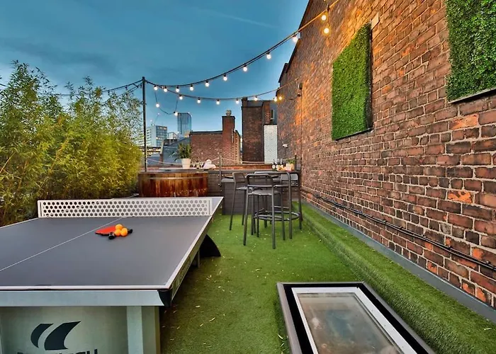Hammock Heights! Hot Tub, Private Garage, Citycentre